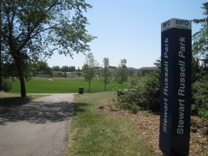 beautiful path into stewart park